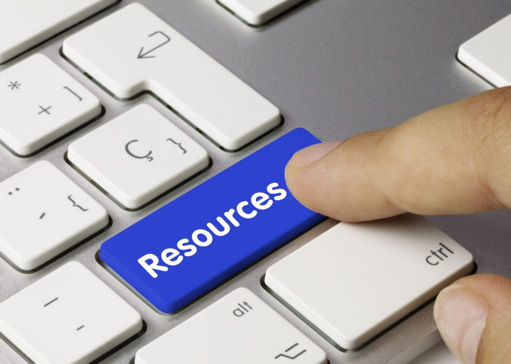 The word resources is labeled on a keyboard key. © [Momius] / Adobe Stock